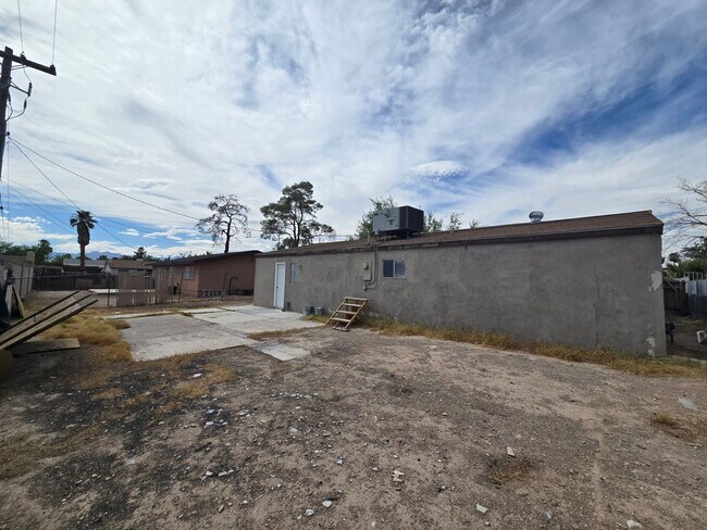 Building Photo - 3904 Nixson Dr