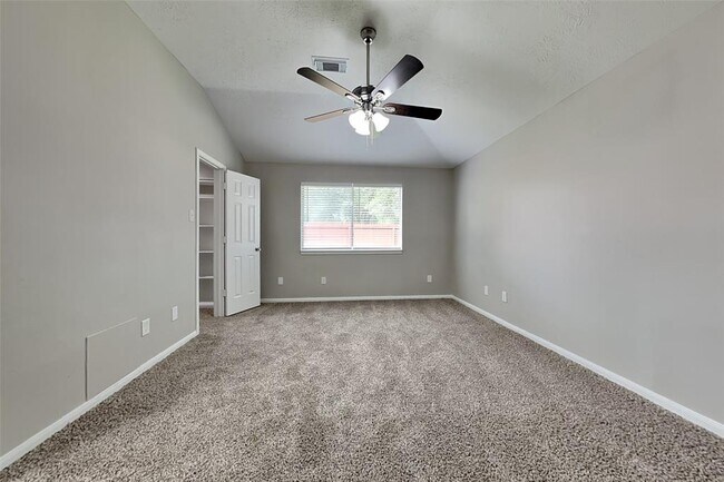 Building Photo - 2702 Fox View Cir