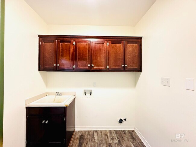 Building Photo - 31424 Oakridge Dr