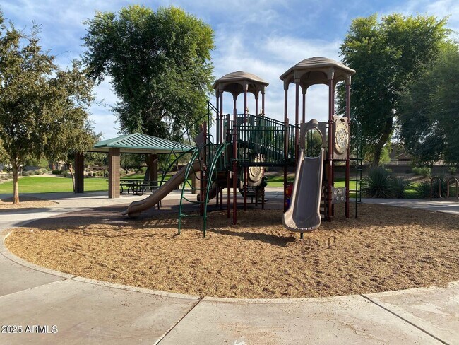Building Photo - 3528 E Hampton Ln