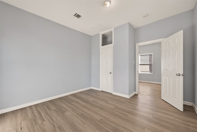 Building Photo - 8211 Parnell St