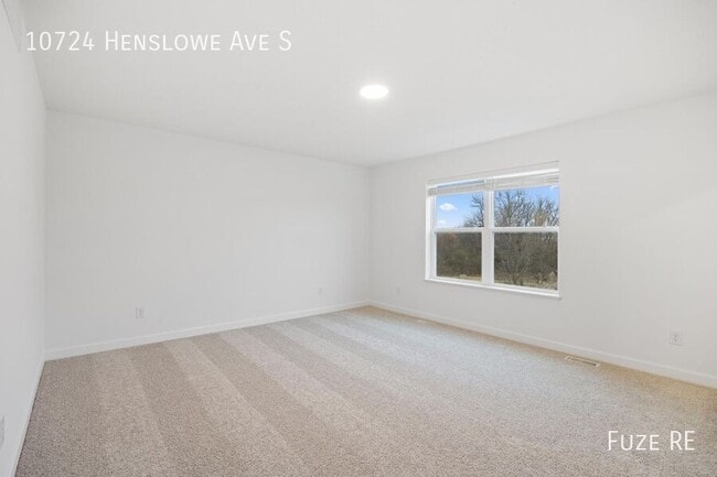 Building Photo - 10724 Henslowe Ave S