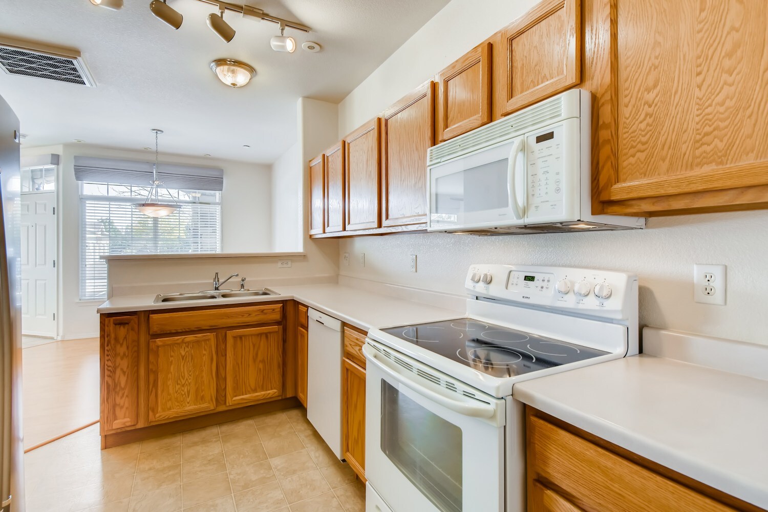 kitchen - 12711 Colorado Blvd