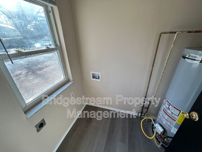 Building Photo - 1901 Hazel Ave