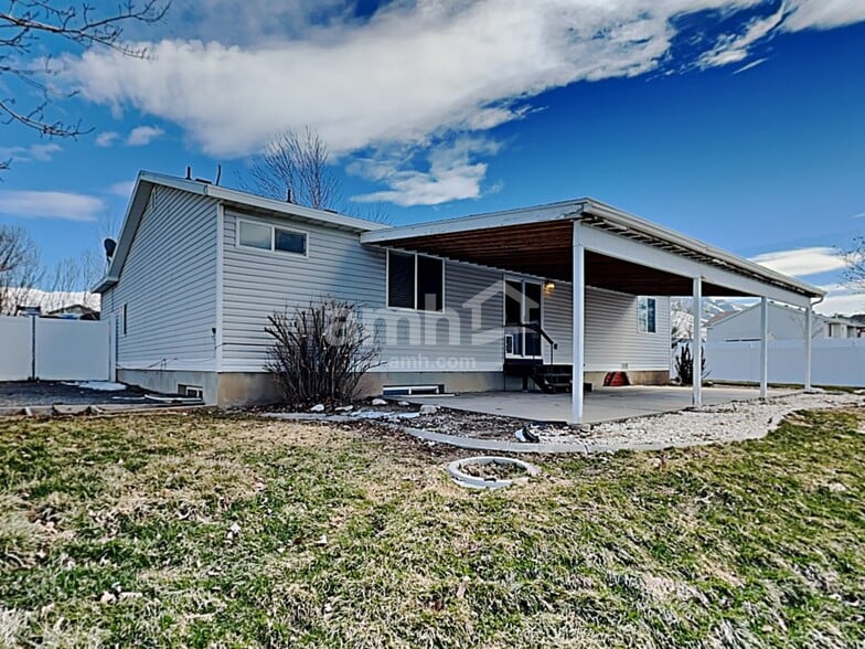 Building Photo - 1381 N 550 E