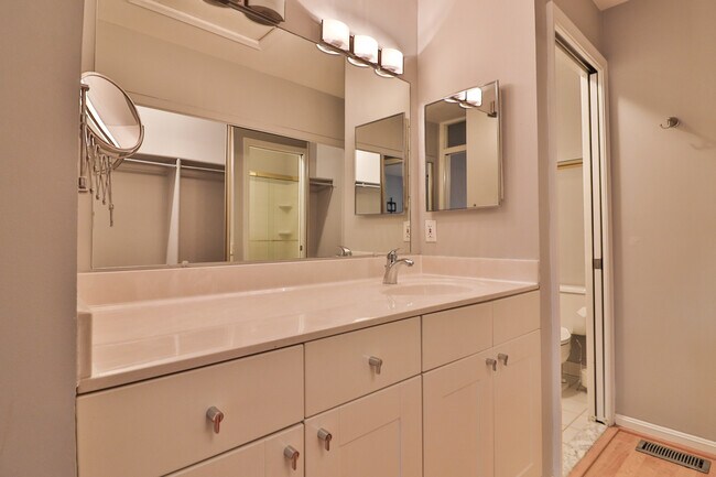 Building Photo - 10488 Parthenon Ct