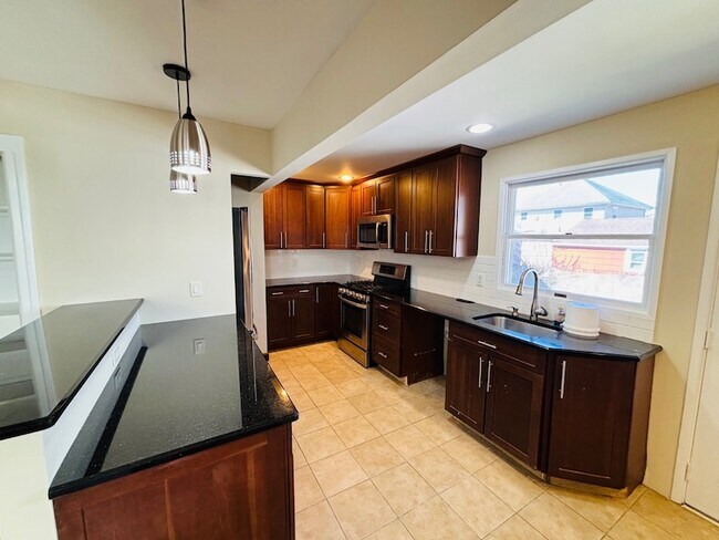 Building Photo - 31 4th St