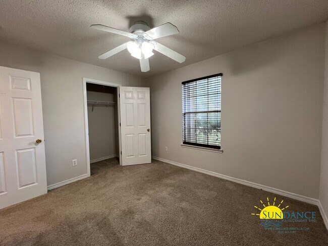 Building Photo - 223 Westview Dr