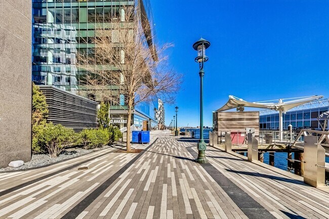 Building Photo - 135 Seaport Blvd