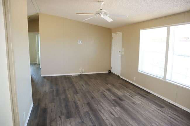 Building Photo - 545 N Sabin St
