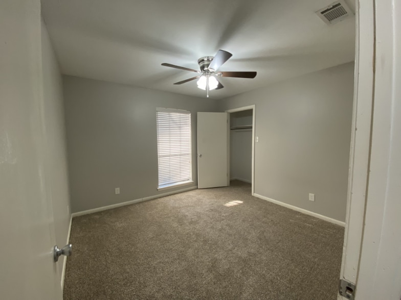 Building Photo - 6408 Belair Dr