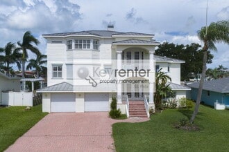 Building Photo - 540 Johns Pass Ave