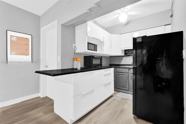 Building Photo - 10076 E Bay Harbor Dr