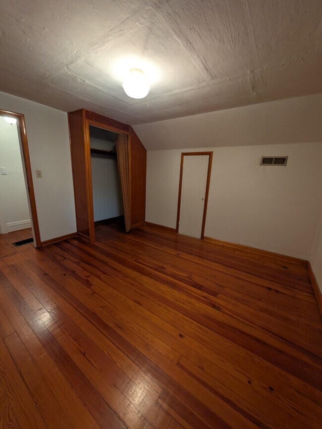 Building Photo - 528 NE Ohio Ave