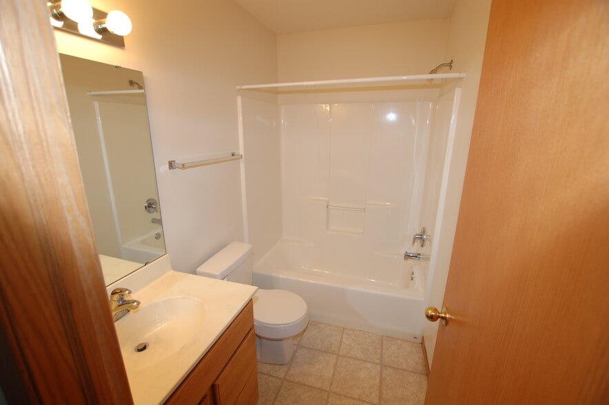 Building Photo - 4721 Townsite Pl S