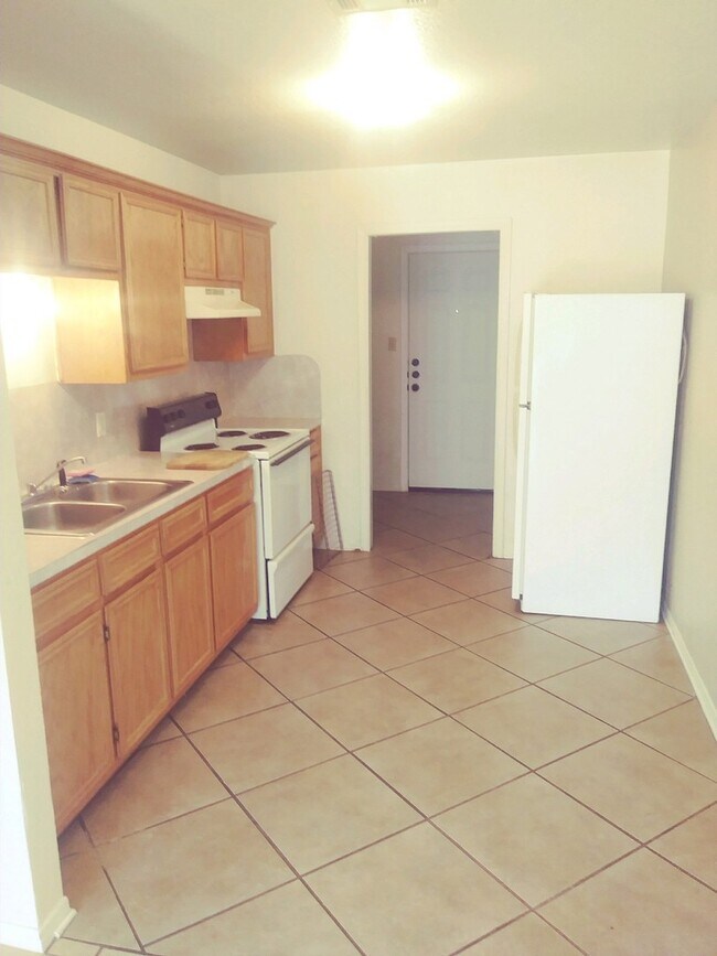 Building Photo - 804 Industrial Ave