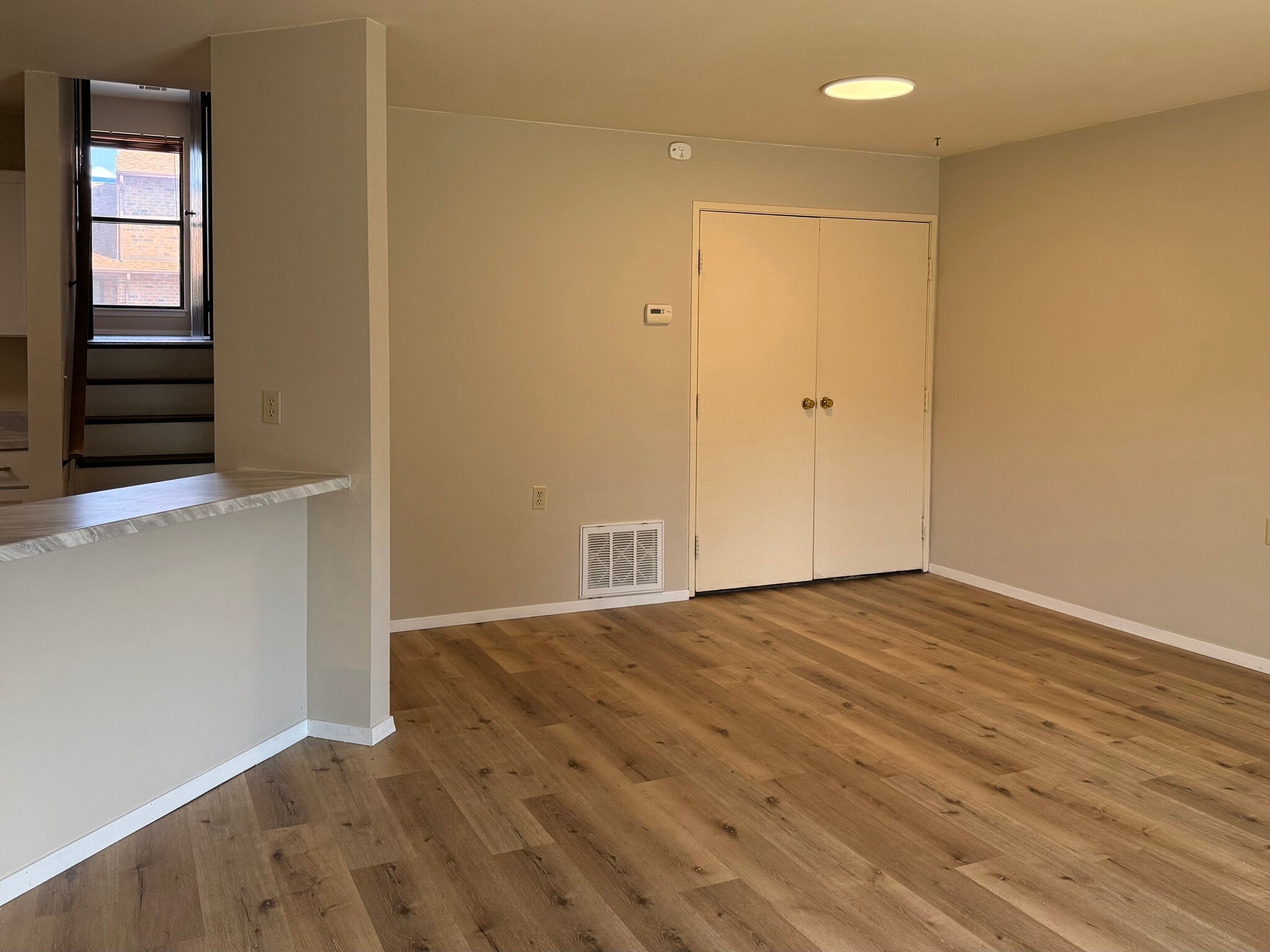 Building Photo - 9028 N Park Plaza Ct