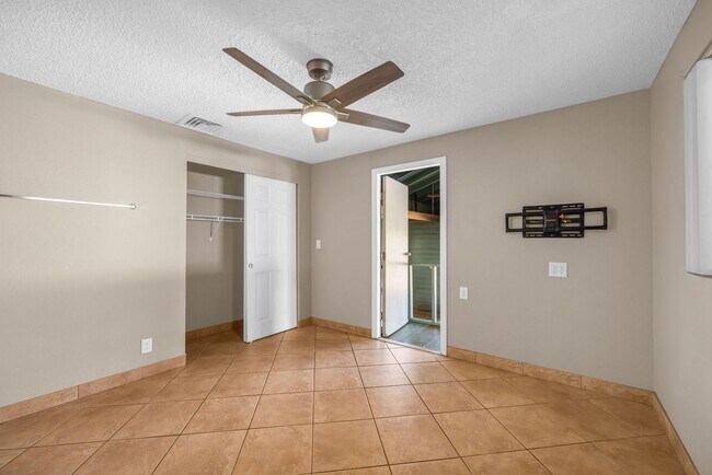 Building Photo - 305 Uala Pl