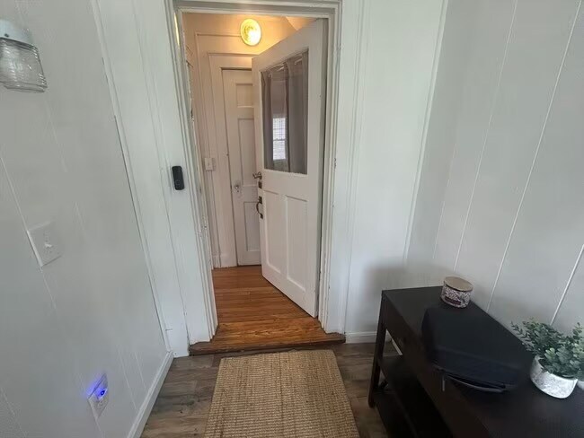 Building Photo - 46 Lawn Ave