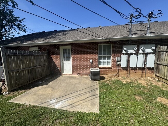 Building Photo - 107 Pickle St