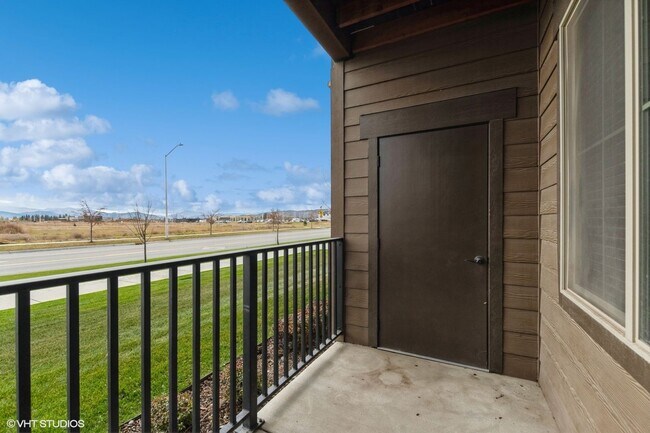 Building Photo - 1 Bedroom / 1 Bathroom Apartment!