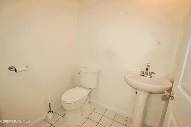 Building Photo - 574 Beachway Ave