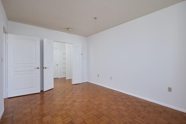 Building Photo - 7111 Woodmont Ave