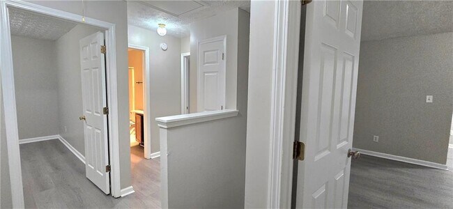 Building Photo - 610 James Ridge Dr