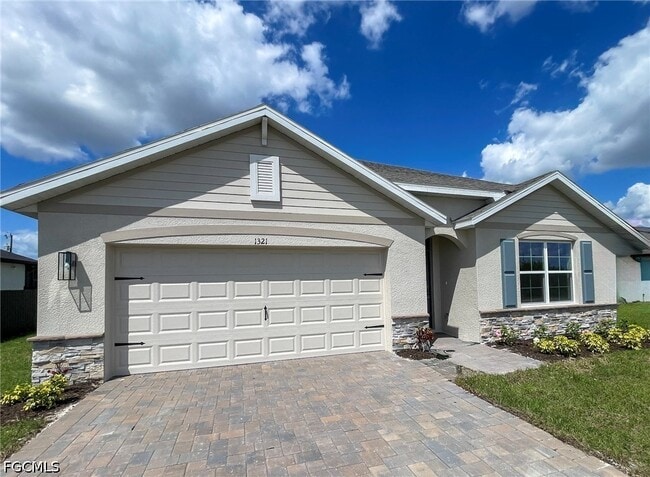 Building Photo - 1321 NE 9th St