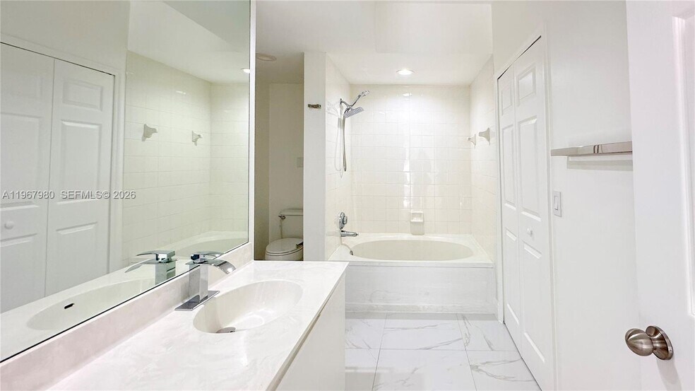 Building Photo - 3255 NE 184th St