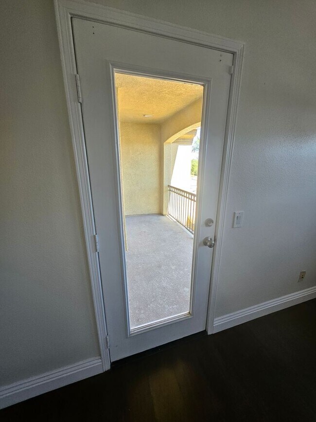 Building Photo - Executive home in South Corona!