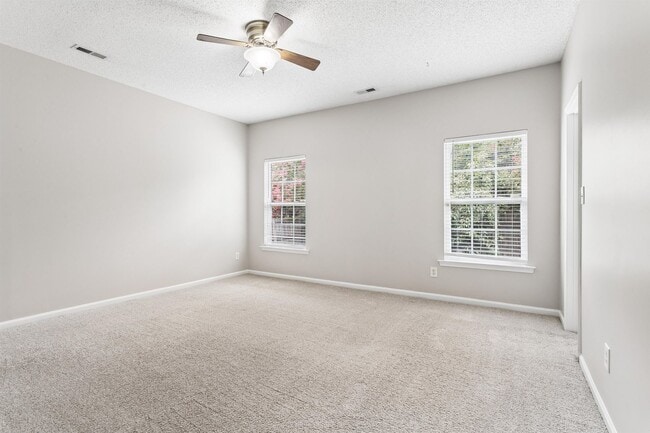 Building Photo - 3 BR 3 BA Townhouse