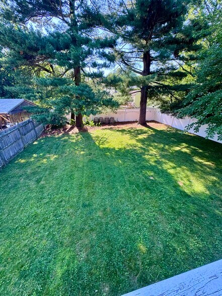 Building Photo - 65 Brentwood St