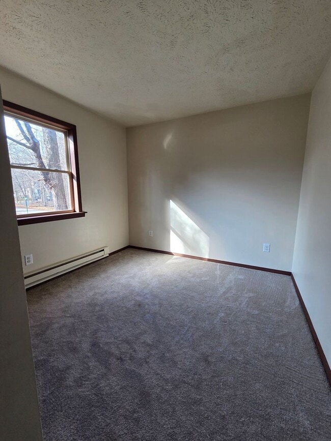 Building Photo - Welcome to this charming 3-bedroom, 2-bathroom home located in the scenic Tobyhanna, PA.