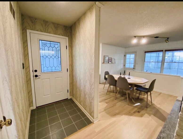 Entrance - 4825 Pawnee Dr