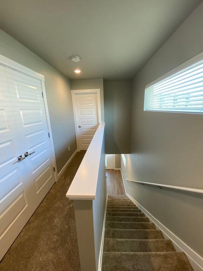 Building Photo - Pool Days, Pickleball Nights, and Plenty of Space!