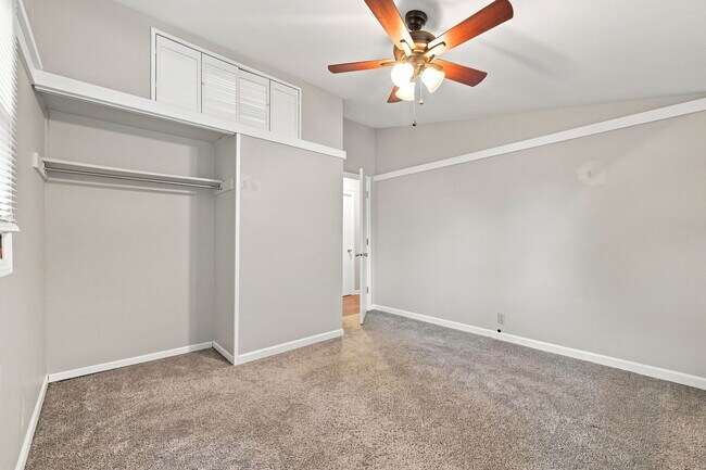 Building Photo - 131 Oak Dr