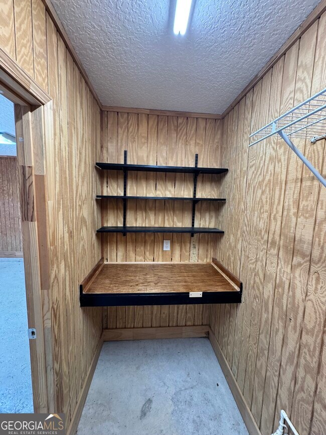 Building Photo - 102 Miller Dr