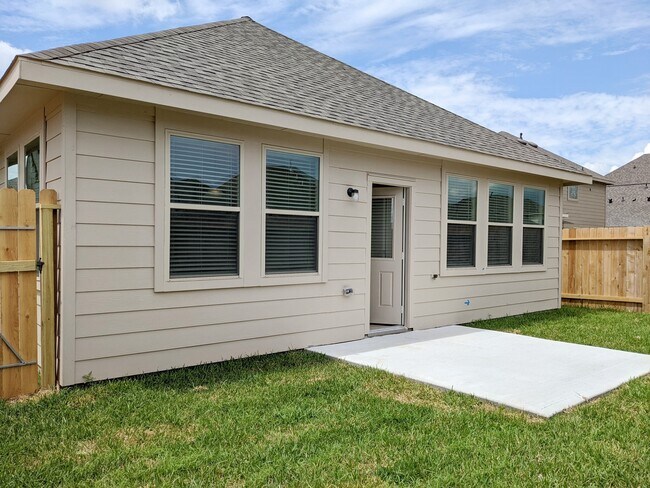 Building Photo - 2902 Meandering Elm Trail