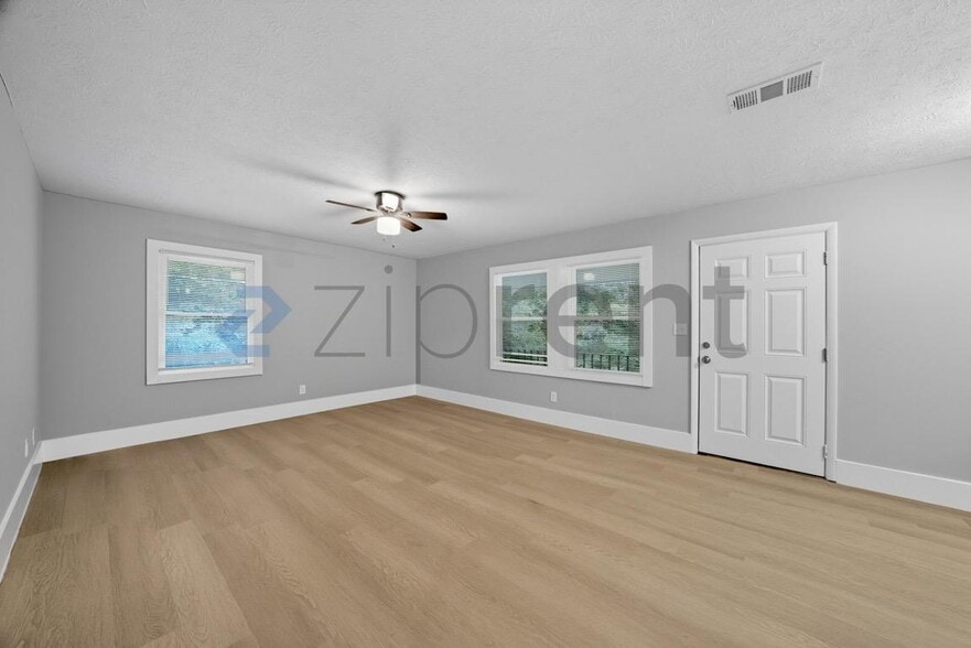 Building Photo - Unit A