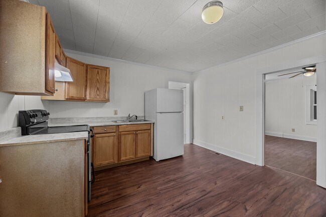 Building Photo - 209 Ellington St