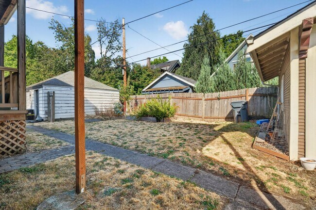 Building Photo - 5114 N Williams Ave