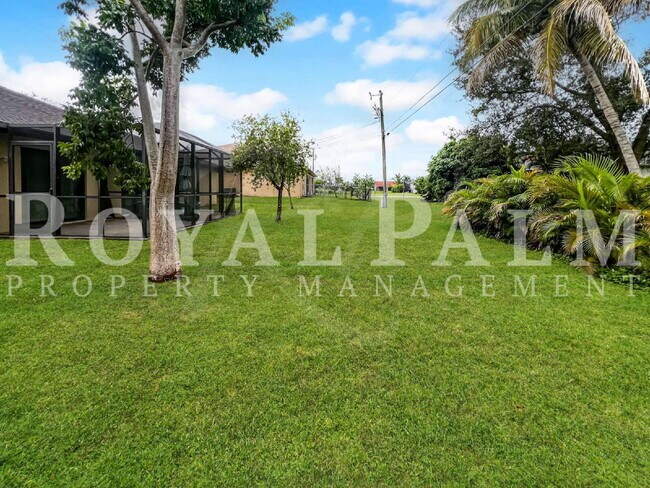 Building Photo - Cozy Up Long-Term & Leaf It All Behind – 3BR/2BA Duplex + Garage & The Favorite Perk: Screened. L...