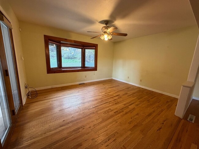 Building Photo - 2527 Delwood Ave