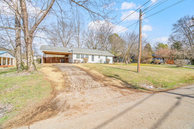 Building Photo - 331 Sarvis Dr