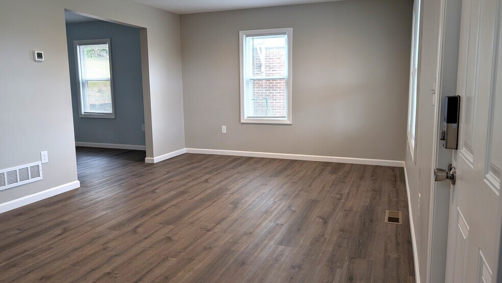Livingroom to Dining room - 2903 Homehurst Ave