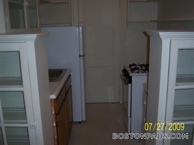 Building Photo - 235 Park Dr