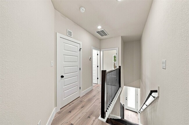 Building Photo - 5610 Kittridge St