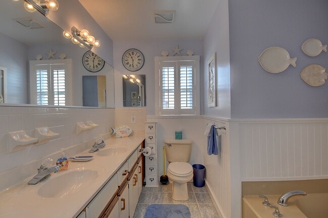 Building Photo - Croatan Furnished Rental- Across from the Beach