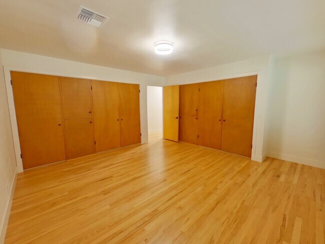 Building Photo - 3240 S Louis Ln